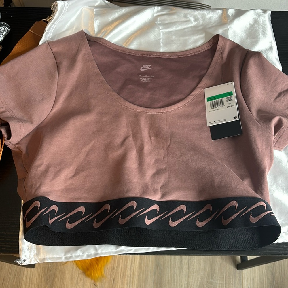 Women’s Nike Crop🖤